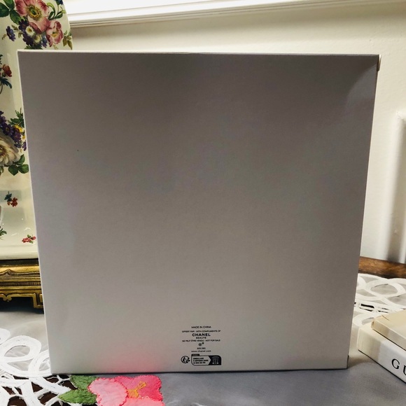 Chanel Cosmetic Bag ! - Picture 3 of 8